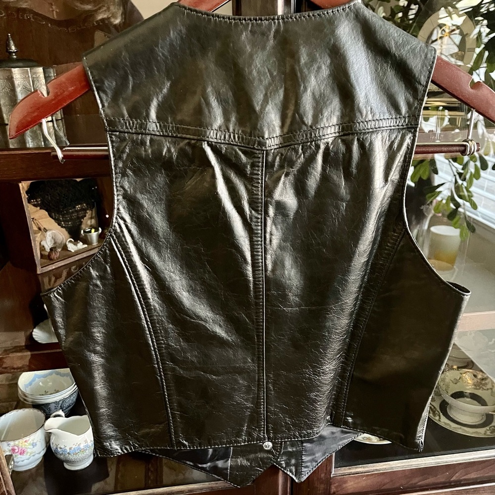 Black Leather Riding Vest - Picture 6 of 7